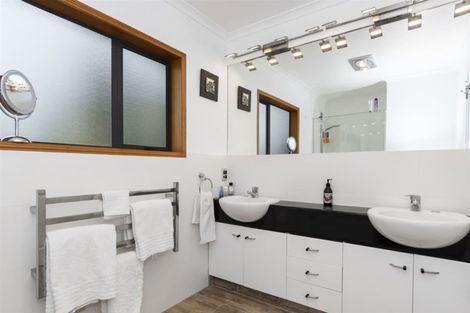 Photo of property in 28 Newport Key, Papamoa Beach, Papamoa, 3118