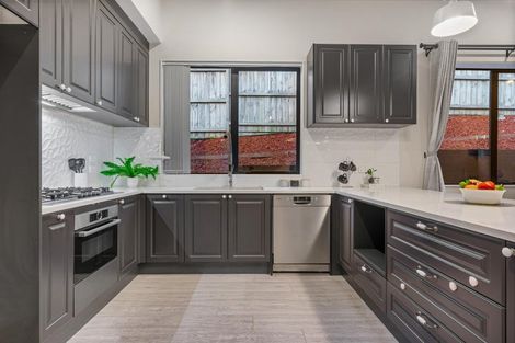 Photo of property in 1 Barrique Road, Kumeu, 0810