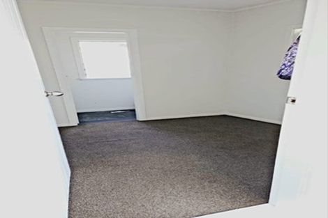 Photo of property in 4 Queen Mary Avenue, New Lynn, Auckland, 0600