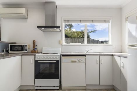 Photo of property in 2/42 Rua Road, Glen Eden, Auckland, 0602