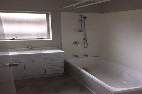 Photo of property in 20 Liddesdale Place, Papakura, 2110