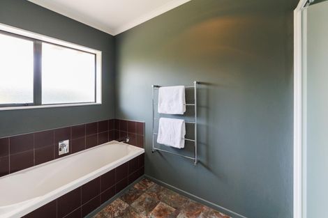 Photo of property in 2 Masefield Terrace, Kelvin Grove, Palmerston North, 4414