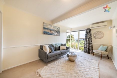 Photo of property in 10 Summit Road, Fairfield, Lower Hutt, 5011