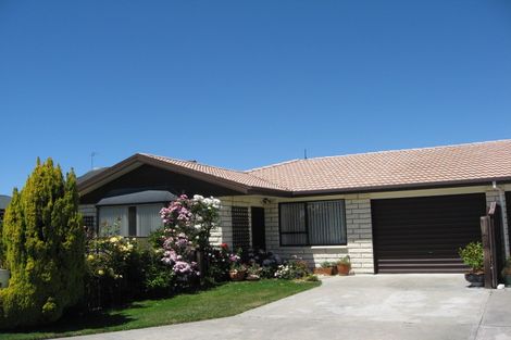 Photo of property in 1/17 Aberfoyle Place, Parklands, Christchurch, 8083