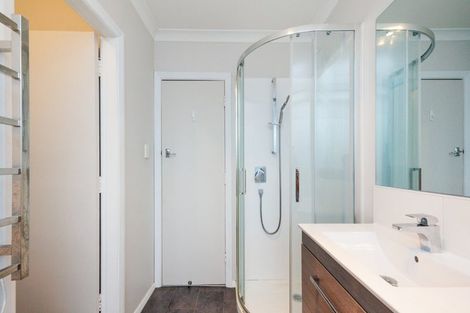 Photo of property in 4 Eton Place, Terrace End, Palmerston North, 4410