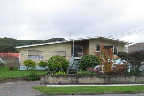 Photo of property in 75 Molesworth Street, Taita, Lower Hutt, 5011