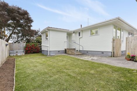Photo of property in 10 Waione Avenue, Te Atatu Peninsula, Auckland, 0610