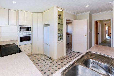 Photo of property in 17 Delaware Crescent, Russley, Christchurch, 8042