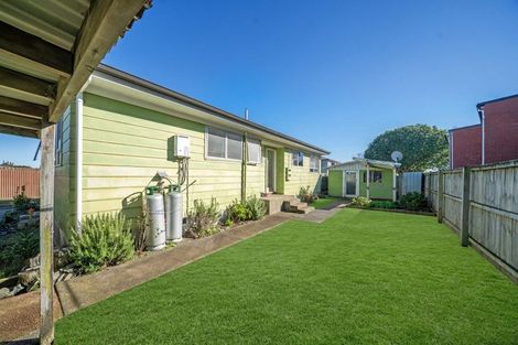 Photo of property in 10 Sunlands Drive, Manurewa, Auckland, 2102