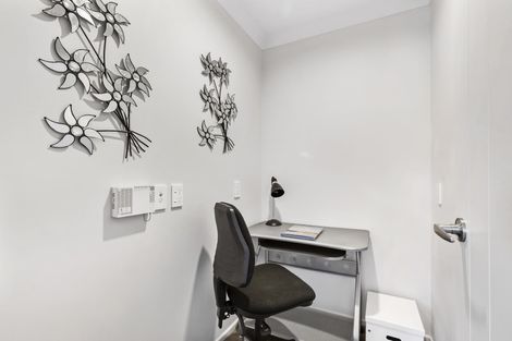 Photo of property in 14 Parsot Place, Pukekohe, 2120