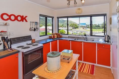 Photo of property in 38 Cordyline Road, Port Waikato, Tuakau, 2695