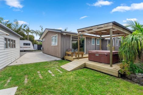Photo of property in 12 Quo Vadis Place, Red Beach, 0932