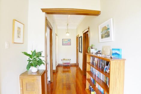 Photo of property in 32 Queensway, Three Kings, Auckland, 1024