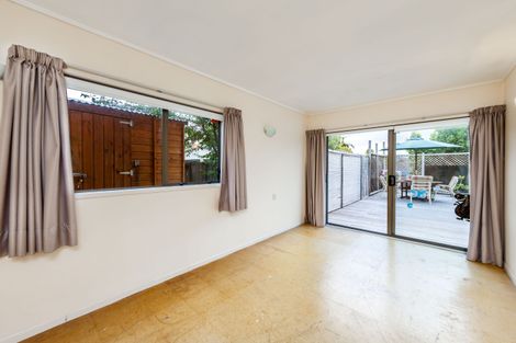 Photo of property in 7 Pokapu Street, Titirangi, Auckland, 0600