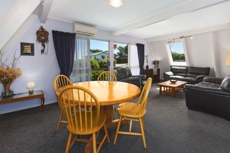 Photo of property in 9 Toporoa View, Ascot Park, Porirua, 5024