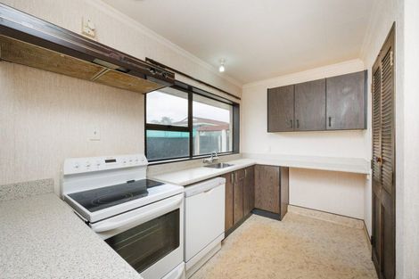 Photo of property in 2 Hillcrest Drive, Kelvin Grove, Palmerston North, 4414