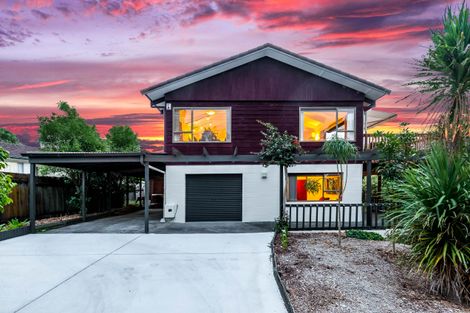 Photo of property in 7 Pokapu Street, Titirangi, Auckland, 0600