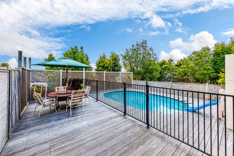 Photo of property in 7 Pokapu Street, Titirangi, Auckland, 0600