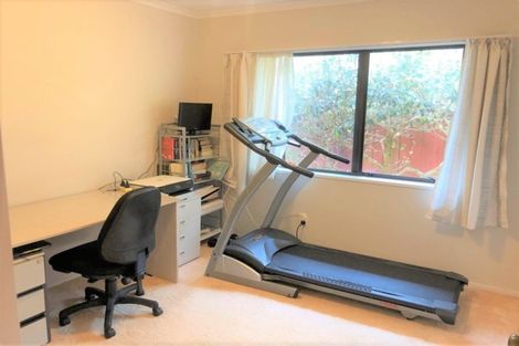 Photo of property in 47 Dalwhinnie Parade, Highland Park, Auckland, 2010