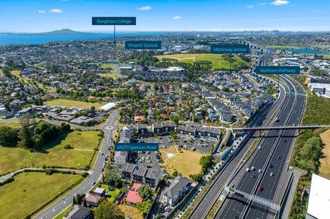 Photo of property in 10a/71 Spencer Road, Oteha, Auckland, 0632
