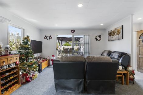 Photo of property in 7 Woodman Place, West Harbour, Auckland, 0618