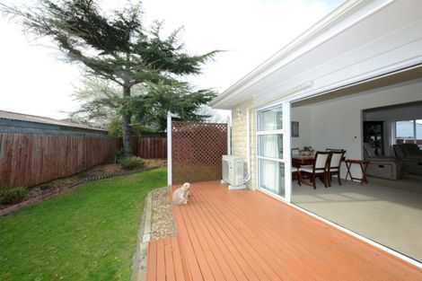 Photo of property in 17 Thurso Place, New Brighton, Christchurch, 8083