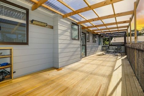 Photo of property in 8 Angeline Place, Massey, Auckland, 0614