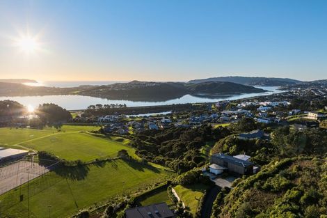 Photo of property in 15 Glenorchy Way, Aotea, Porirua, 5024