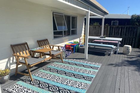 Photo of property in 81 Jellicoe Street, Martinborough, 5711