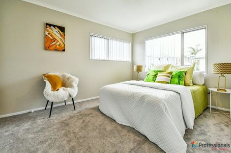 Photo of property in 18 Staten Place, Mangere, Auckland, 2022