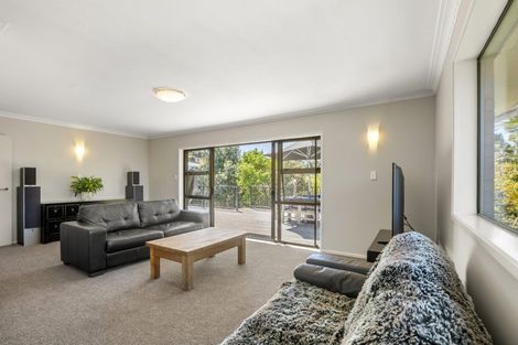 Photo of property in 4 Fitzpatrick Place, Chatswood, Auckland, 0626