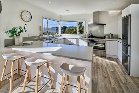 Photo of property in 147 Tirohanga Road, Tirohanga, Lower Hutt, 5010