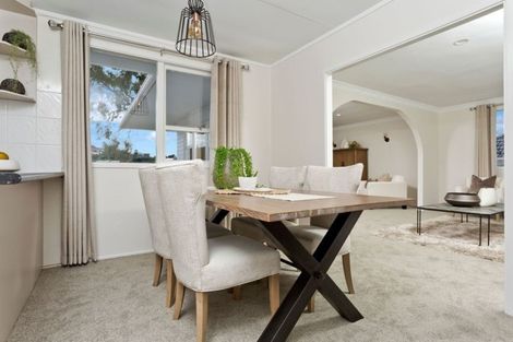 Photo of property in 18 Wykeham Place, Glenfield, Auckland, 0629