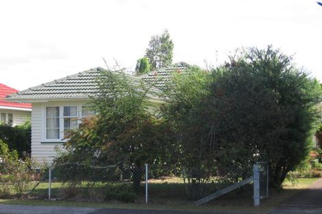 Photo of property in 10 Queen Mary Avenue, New Lynn, Auckland, 0600