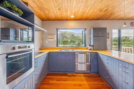 Photo of property in 1276 Coast Road, Wainuiomata Coast, Lower Hutt, 5373
