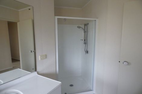 Photo of property in 72 Kingdale Road, Henderson, Auckland, 0610