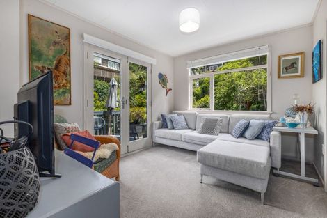 Photo of property in 48 Seaview Road, Paremata, Porirua, 5024