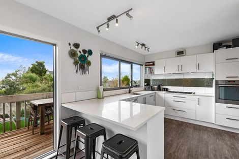 Photo of property in 14a West Lynn Road, Titirangi, Auckland, 0604