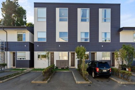 Photo of property in 9/8 Thatcher Crescent, Crofton Downs, Wellington, 6035