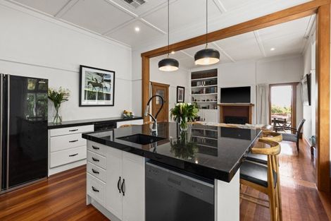 Photo of property in 60 Milton Road, Bluff Hill, Napier, 4110