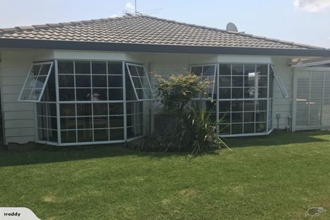 Photo of property in 24 Randwick Place, Randwick Park, Auckland, 2105