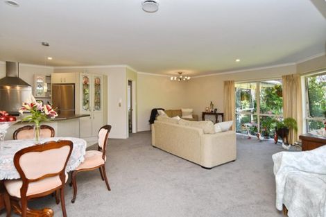 Photo of property in 90 Willowview Drive, Redwood, Christchurch, 8051