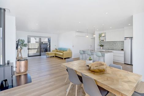 Photo of property in 10 Palm Drive, Whitianga, 3510