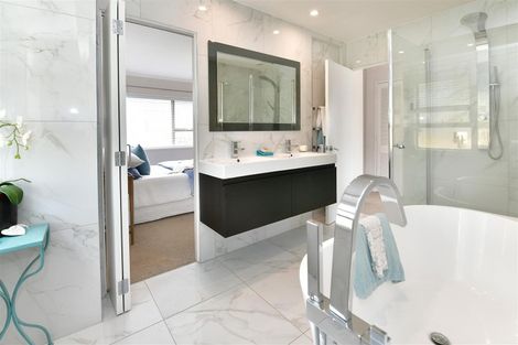 Photo of property in 1/91 Aberdeen Road, Castor Bay, Auckland, 0620