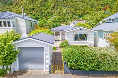 Photo of property in 59 Oroua Street, Eastbourne, Lower Hutt, 5013