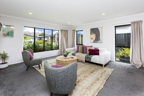 Photo of property in 24 Te Kaeaea Crescent, Wallaceville, Upper Hutt, 5018