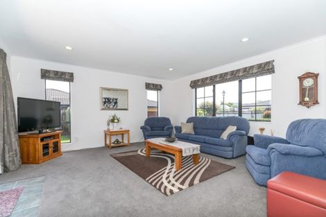 Photo of property in 14 Limousin Place, Grandview Heights, Hamilton, 3200