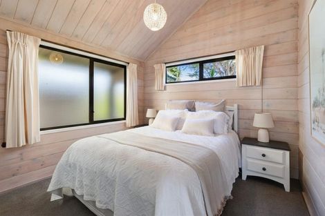 Photo of property in 13 Moffat Road, Red Beach, 0932