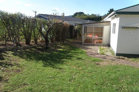 Photo of property in 16 Dale Road, Raumati South, Paraparaumu, 5032