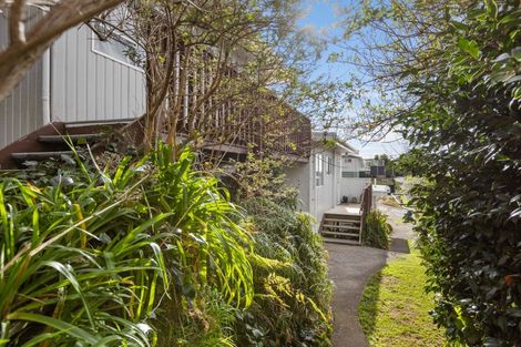 Photo of property in 7 Fairview Place, Westown, New Plymouth, 4310